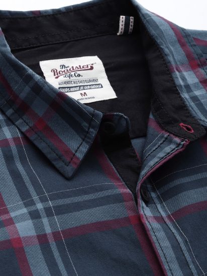 Men Navy Blue & Red Regular Fit Checked Casual Shirt