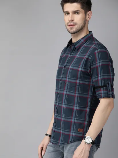 Men Navy Blue & Red Regular Fit Checked Casual Shirt