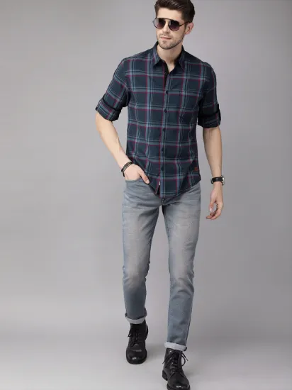 Men Navy Blue & Red Regular Fit Checked Casual Shirt