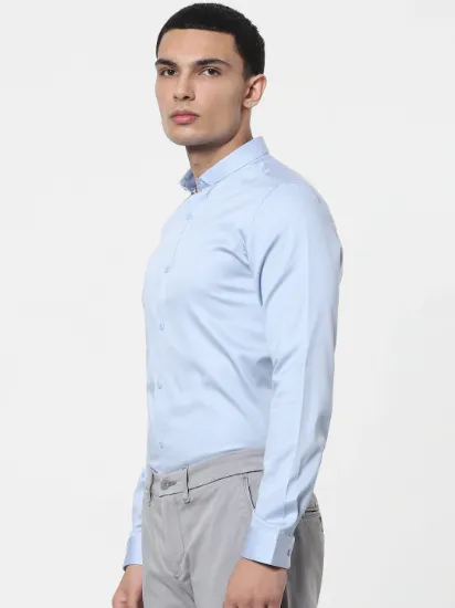 Men Blue Slim Fit Solid Casual Shirt