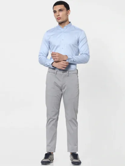 Men Blue Slim Fit Solid Casual Shirt